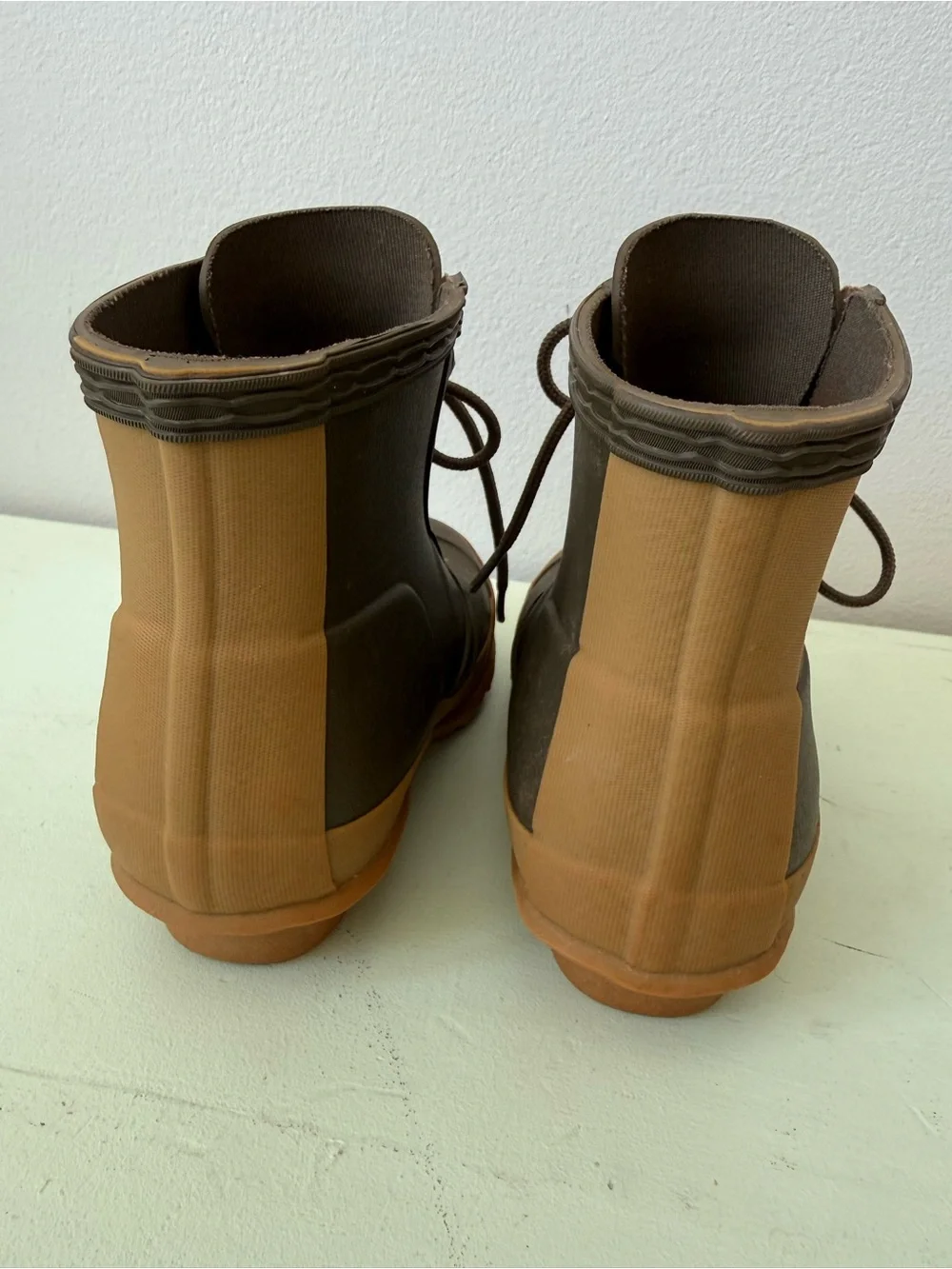 Hunter Kids Dark Gray and Tan Lace-Up Rain Boots with Gum Sole Boys 9/Girls 10